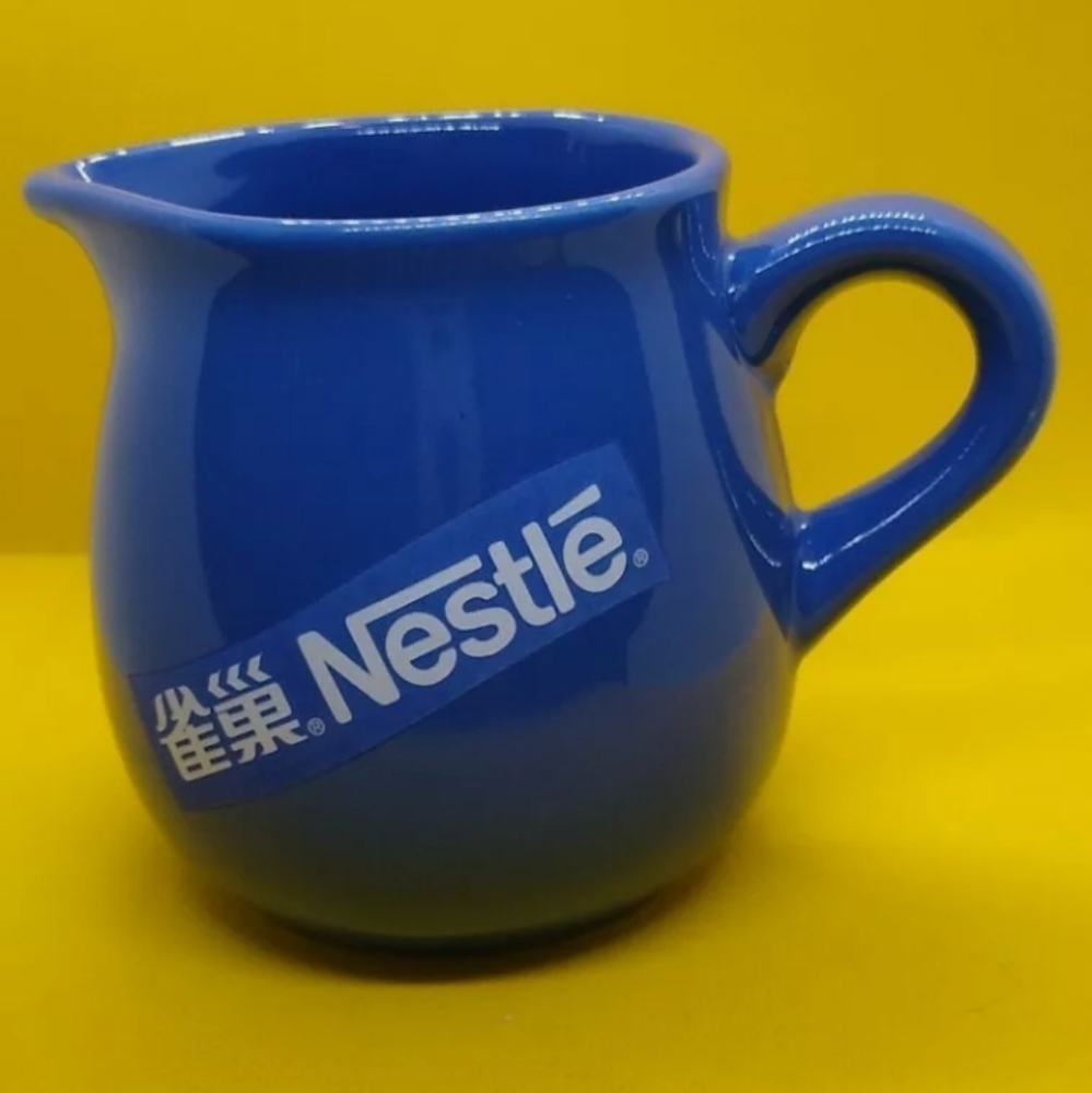 BLUE NESTLE LOGO WITH WHITE LETTERS POTTERY CREAME